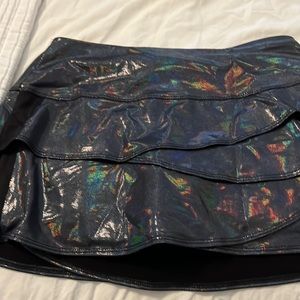 Really cute shiny black tiered tennis skirt.